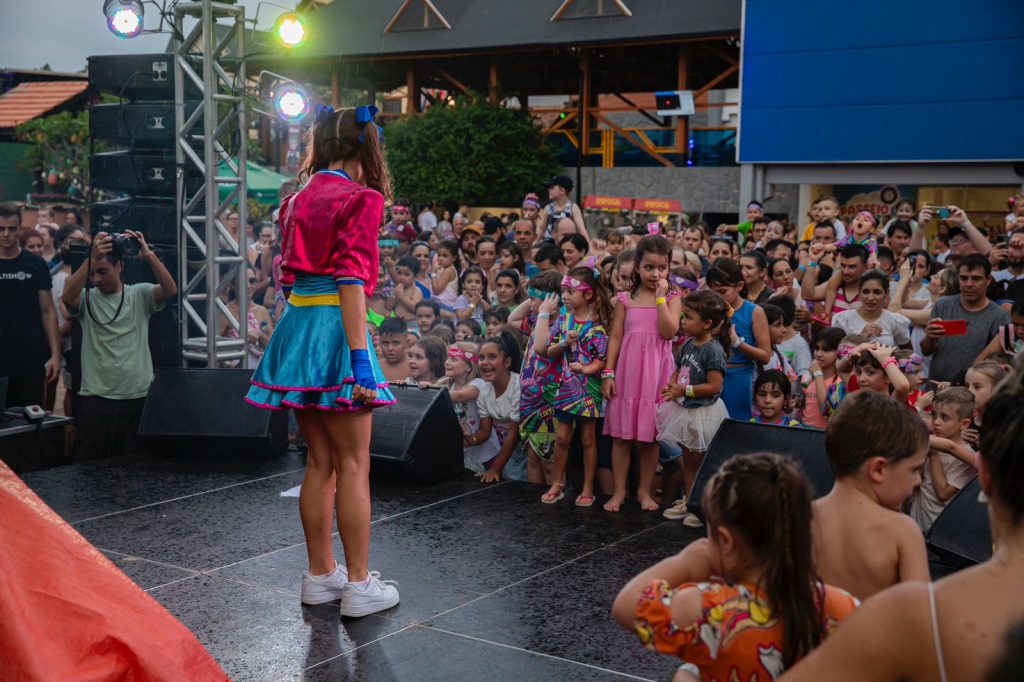 Show cantora mileninha em Alles Park-revista tour negocios