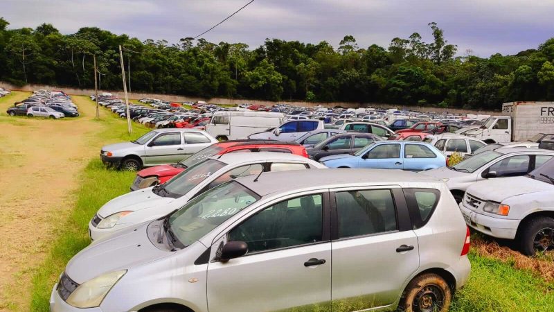 BMW e caminhonetes entre veículos que serão leiloados pelo Detran dia 15 de abril