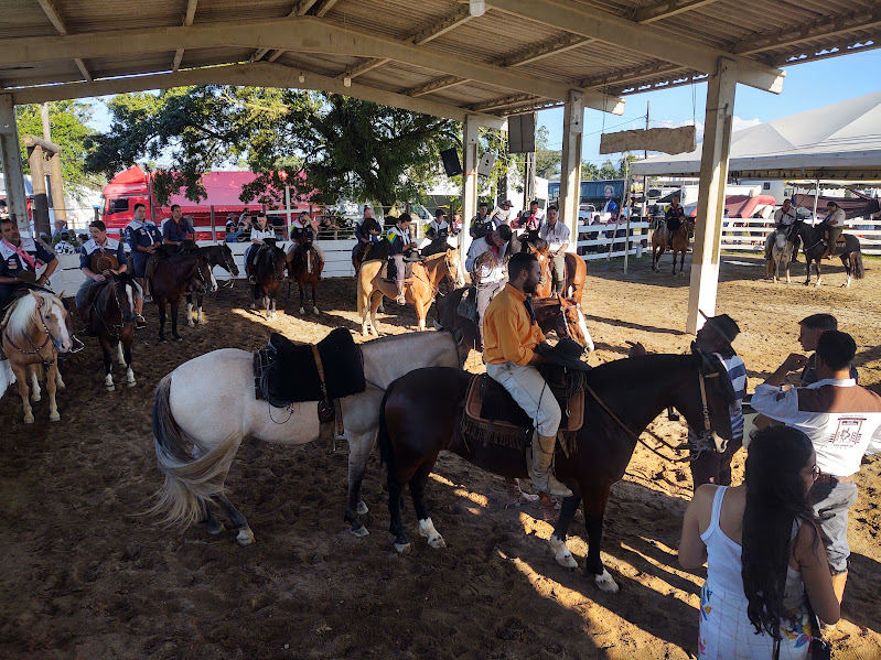 Ginetes internacionais participam das provas campeiras do 17° Rodeio Internacional dos Praianos