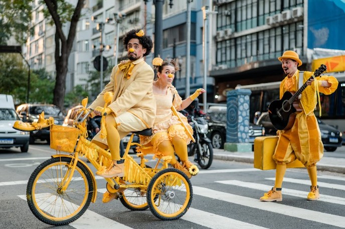 “A Cavaleira” estreia neste sábado no Teatro Cacilda Becker e leva ao palco uma releitura da história de Dom Quixote