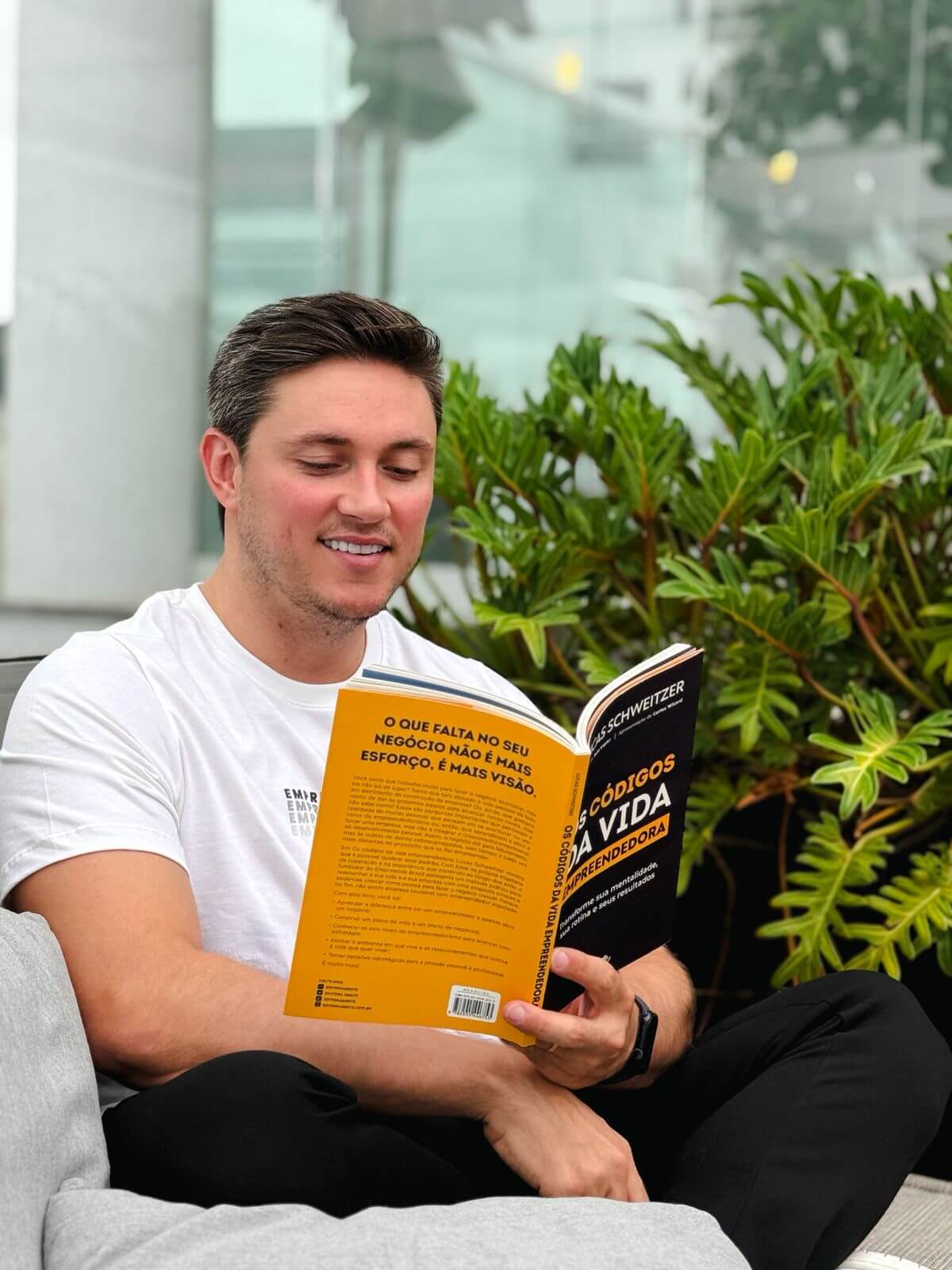 Lucas Schweitzer lançou segundo livro “Os Códigos da Vida Empreendedora”, em Florianópolis