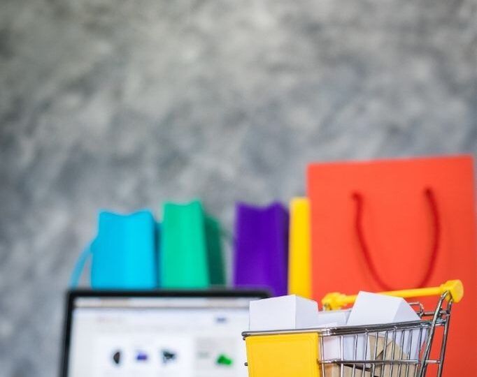 Calendário promocional do e-commerce vira sequência de “minis Black Fridays”