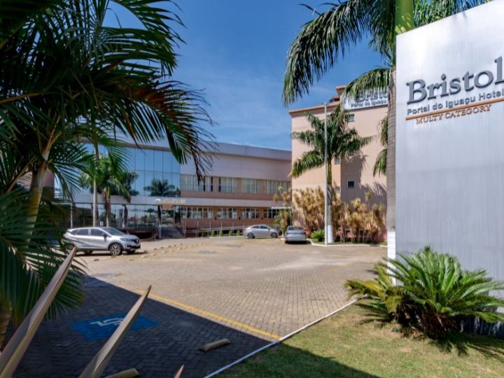 Do roteiro à hospedagem: Guia prático da Rede Bristol para viajar com pets pelo Brasil