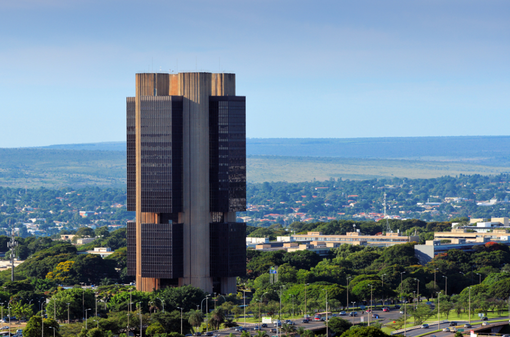 Selic cai para 13,75%: quais dívidas as empresas devem renegociar primeiro?