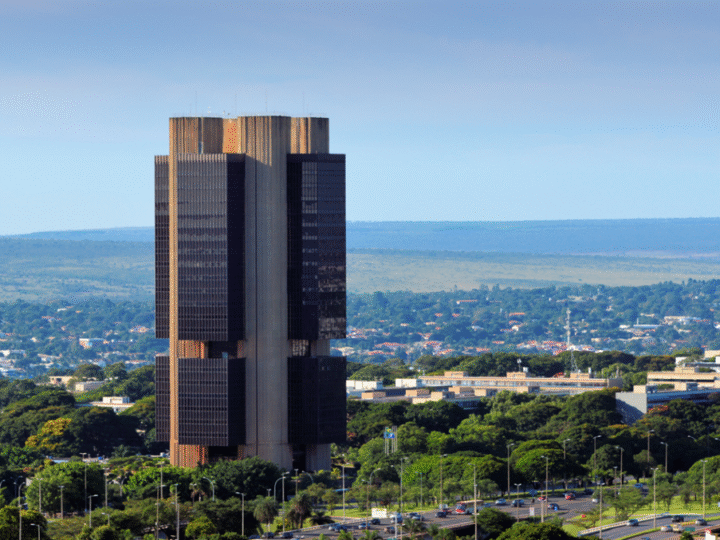 Selic cai para 13,75%: quais dívidas as empresas devem renegociar primeiro?