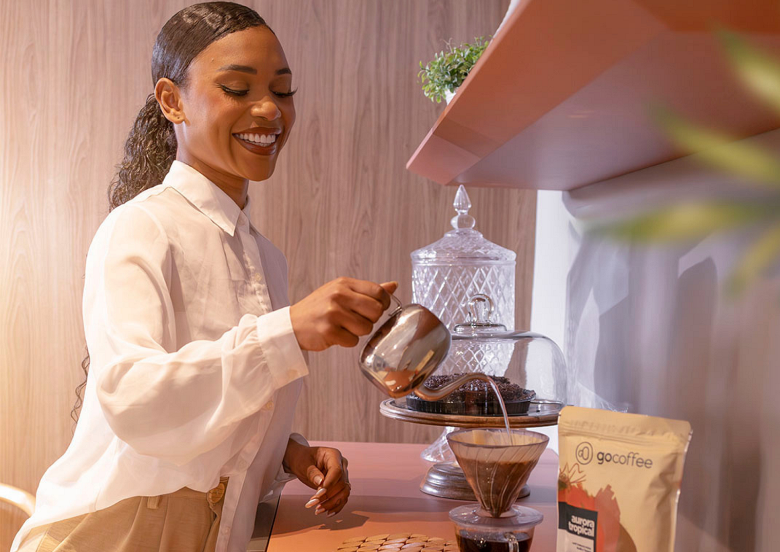 Café especial sai das cafeterias e ganha espaço na rotina dentro de casa