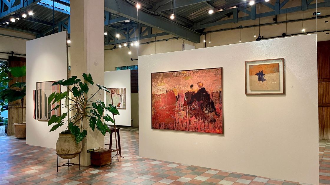 Exposição em São Paulo reflete sobre estar entre mundos